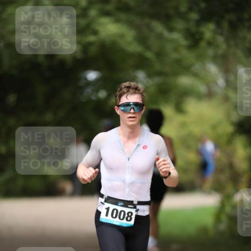 30.08.2026 - Elbe Triathlon Hamburg Antke Förster http://msf.ph/oto/10100271 30.08.2026 11:03:26 Laufen 1008 meine-sportfotos.de