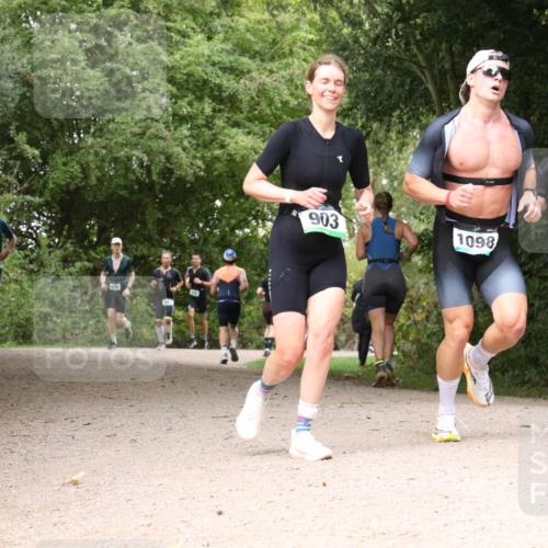 30.08.2026 - Elbe Triathlon Hamburg Antke Förster http://msf.ph/oto/10100274 30.08.2026 11:07:16 Laufen 903, 1098 meine-sportfotos.de