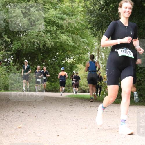 30.08.2026 - Elbe Triathlon Hamburg Antke Förster http://msf.ph/oto/10100276 30.08.2026 11:07:17 Laufen 903 meine-sportfotos.de