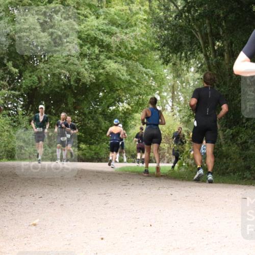 30.08.2026 - Elbe Triathlon Hamburg Antke Förster http://msf.ph/oto/10100278 30.08.2026 11:07:17 Laufen 768, 903 meine-sportfotos.de