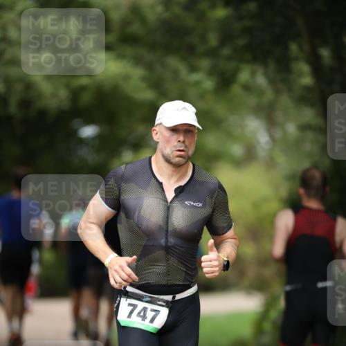 30.08.2026 - Elbe Triathlon Hamburg Antke Förster http://msf.ph/oto/10100291 30.08.2026 11:03:37 Laufen 747 meine-sportfotos.de