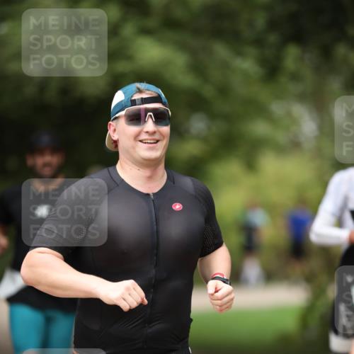 30.08.2026 - Elbe Triathlon Hamburg Antke Förster http://msf.ph/oto/10100311 30.08.2026 11:03:46 Laufen 609 meine-sportfotos.de
