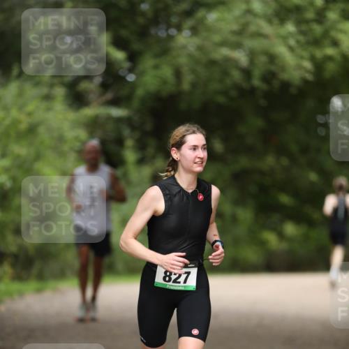 30.08.2026 - Elbe Triathlon Hamburg Antke Förster http://msf.ph/oto/10100341 30.08.2026 11:04:13 Laufen 827 meine-sportfotos.de