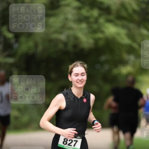 30.08.2026 - Elbe Triathlon Hamburg Antke Förster http://msf.ph/oto/10100343 30.08.2026 11:04:13 Laufen 827 meine-sportfotos.de