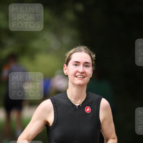 30.08.2026 - Elbe Triathlon Hamburg Antke Förster http://msf.ph/oto/10100347 30.08.2026 11:04:15 Laufen 827 meine-sportfotos.de