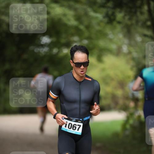 30.08.2026 - Elbe Triathlon Hamburg Antke Förster http://msf.ph/oto/10100375 30.08.2026 11:04:32 Laufen 1067 meine-sportfotos.de
