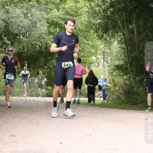 30.08.2026 - Elbe Triathlon Hamburg Antke Förster http://msf.ph/oto/10100382 30.08.2026 11:08:16 Laufen 977, 541 meine-sportfotos.de