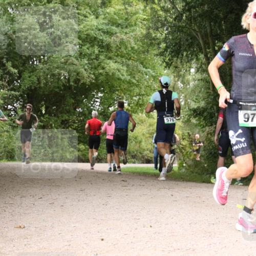 30.08.2026 - Elbe Triathlon Hamburg Antke Förster http://msf.ph/oto/10100390 30.08.2026 11:08:19 Laufen 570, 977 meine-sportfotos.de
