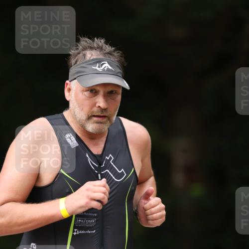 30.08.2026 - Elbe Triathlon Hamburg Antke Förster http://msf.ph/oto/10100391 30.08.2026 11:04:38 Laufen 757 meine-sportfotos.de
