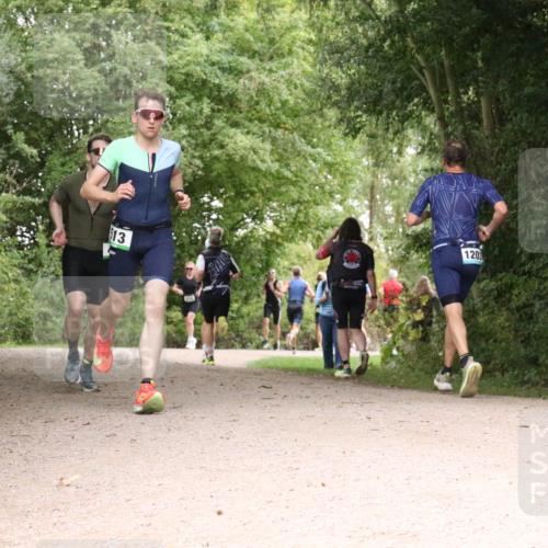 30.08.2026 - Elbe Triathlon Hamburg Antke Förster http://msf.ph/oto/10100394 30.08.2026 11:08:25 Laufen 13, 1203 meine-sportfotos.de