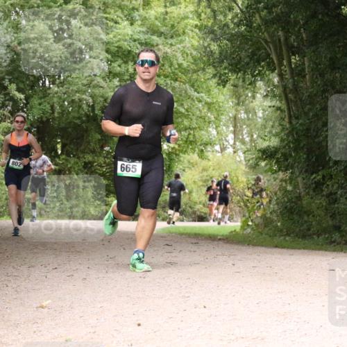 30.08.2026 - Elbe Triathlon Hamburg Antke Förster http://msf.ph/oto/10100432 30.08.2026 11:08:48 Laufen 802, 665 meine-sportfotos.de