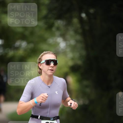 30.08.2026 - Elbe Triathlon Hamburg Antke Förster http://msf.ph/oto/10100459 30.08.2026 11:05:49 Laufen 870 meine-sportfotos.de