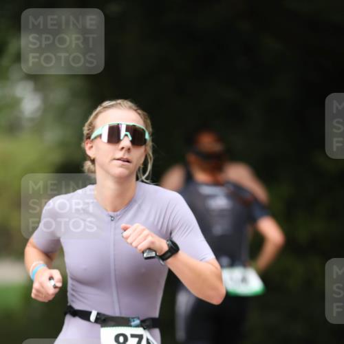 30.08.2026 - Elbe Triathlon Hamburg Antke Förster http://msf.ph/oto/10100461 30.08.2026 11:05:50 Laufen 870 meine-sportfotos.de