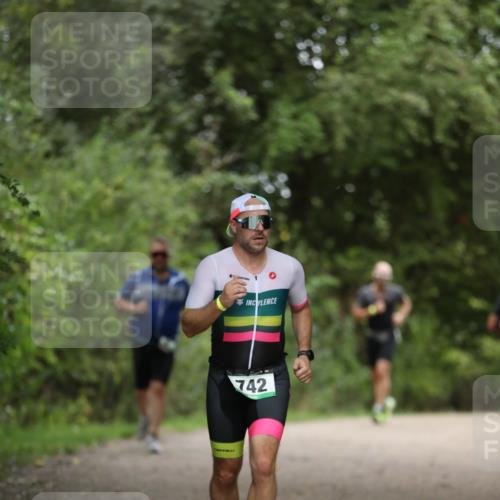 30.08.2026 - Elbe Triathlon Hamburg Antke Förster http://msf.ph/oto/10100463 30.08.2026 11:06:00 Laufen 742 meine-sportfotos.de