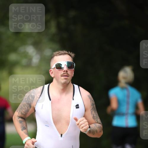 30.08.2026 - Elbe Triathlon Hamburg Antke Förster http://msf.ph/oto/10100497 30.08.2026 11:06:19 Laufen 419 meine-sportfotos.de