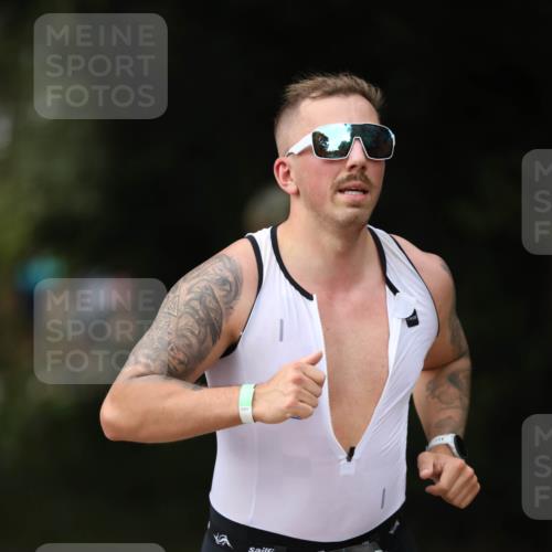 30.08.2026 - Elbe Triathlon Hamburg Antke Förster http://msf.ph/oto/10100499 30.08.2026 11:06:19 Laufen 419 meine-sportfotos.de
