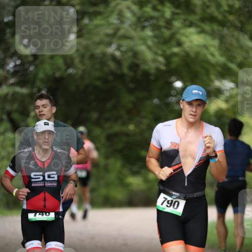 30.08.2026 - Elbe Triathlon Hamburg Antke Förster http://msf.ph/oto/10100513 30.08.2026 11:06:27 Laufen 790, 740 meine-sportfotos.de