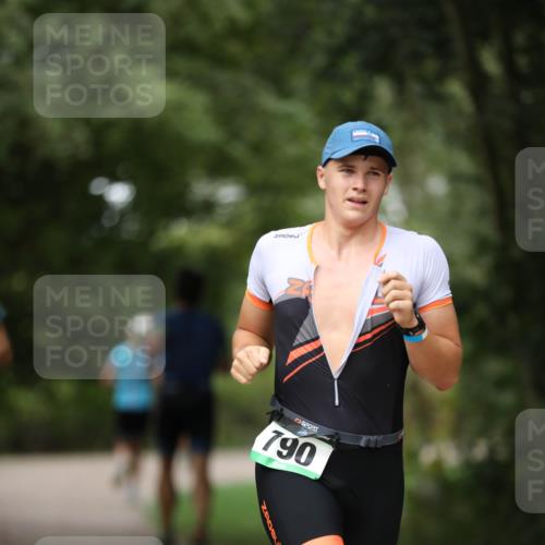 30.08.2026 - Elbe Triathlon Hamburg Antke Förster http://msf.ph/oto/10100515 30.08.2026 11:06:28 Laufen 5203, 790 meine-sportfotos.de