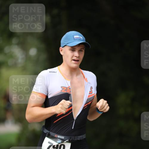 30.08.2026 - Elbe Triathlon Hamburg Antke Förster http://msf.ph/oto/10100517 30.08.2026 11:06:29 Laufen 790 meine-sportfotos.de