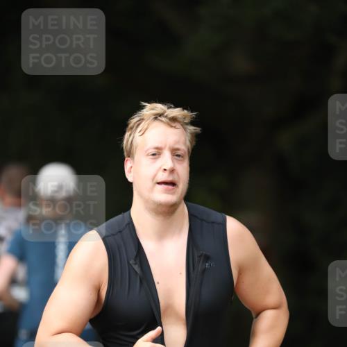 30.08.2026 - Elbe Triathlon Hamburg Antke Förster http://msf.ph/oto/10100545 30.08.2026 11:06:46 Laufen 524 meine-sportfotos.de