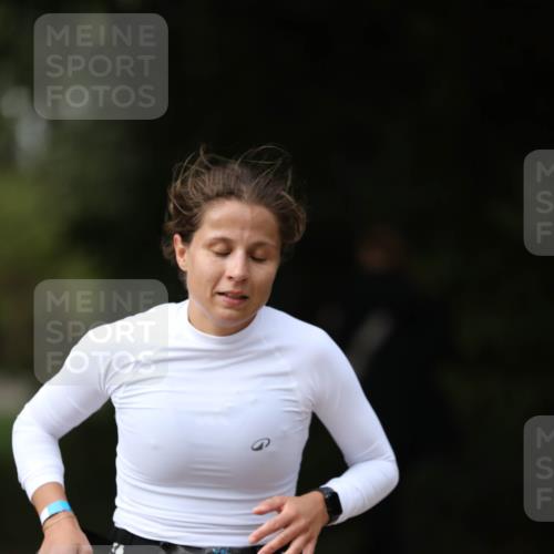 30.08.2026 - Elbe Triathlon Hamburg Antke Förster http://msf.ph/oto/10100561 30.08.2026 11:06:56 Laufen 848 meine-sportfotos.de