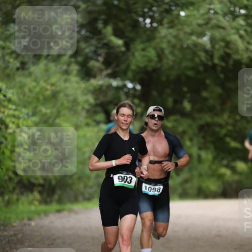 30.08.2026 - Elbe Triathlon Hamburg Antke Förster http://msf.ph/oto/10100573 30.08.2026 11:07:14 Laufen 903, 1098 meine-sportfotos.de