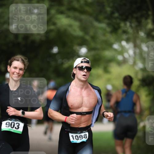 30.08.2026 - Elbe Triathlon Hamburg Antke Förster http://msf.ph/oto/10100579 30.08.2026 11:07:16 Laufen 903, 1098 meine-sportfotos.de
