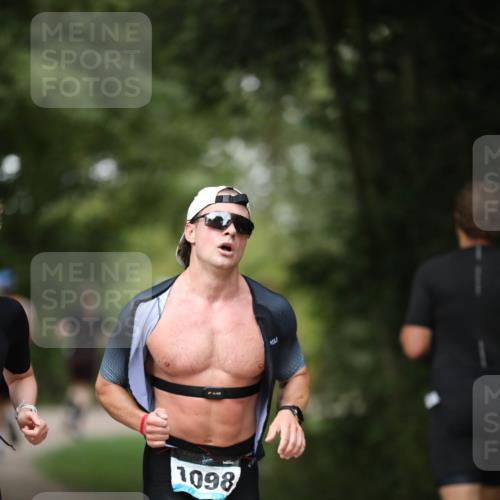 30.08.2026 - Elbe Triathlon Hamburg Antke Förster http://msf.ph/oto/10100581 30.08.2026 11:07:16 Laufen 1098 meine-sportfotos.de