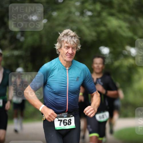 30.08.2026 - Elbe Triathlon Hamburg Antke Förster http://msf.ph/oto/10100592 30.08.2026 11:07:23 Laufen 768, 64 meine-sportfotos.de