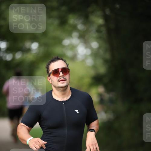 30.08.2026 - Elbe Triathlon Hamburg Antke Förster http://msf.ph/oto/10100642 30.08.2026 11:07:54 Laufen 439 meine-sportfotos.de