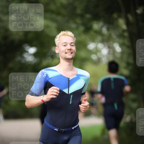 30.08.2026 - Elbe Triathlon Hamburg Antke Förster http://msf.ph/oto/10100658 30.08.2026 11:08:00 Laufen  meine-sportfotos.de
