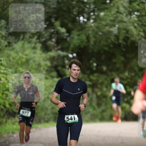 30.08.2026 - Elbe Triathlon Hamburg Antke Förster http://msf.ph/oto/10100686 30.08.2026 11:08:15 Laufen 977, 541 meine-sportfotos.de