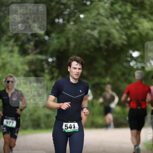 30.08.2026 - Elbe Triathlon Hamburg Antke Förster http://msf.ph/oto/10100688 30.08.2026 11:08:15 Laufen 977, 541 meine-sportfotos.de