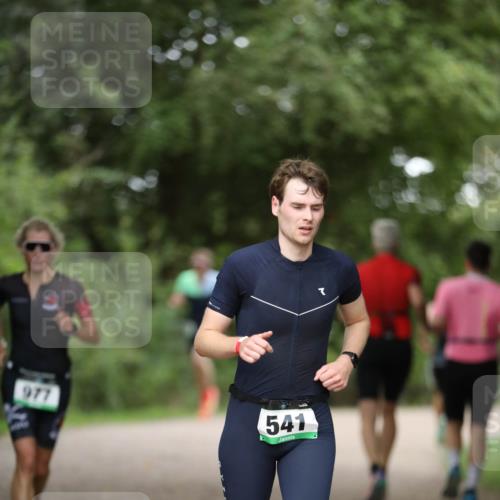 30.08.2026 - Elbe Triathlon Hamburg Antke Förster http://msf.ph/oto/10100690 30.08.2026 11:08:16 Laufen 977, 541 meine-sportfotos.de