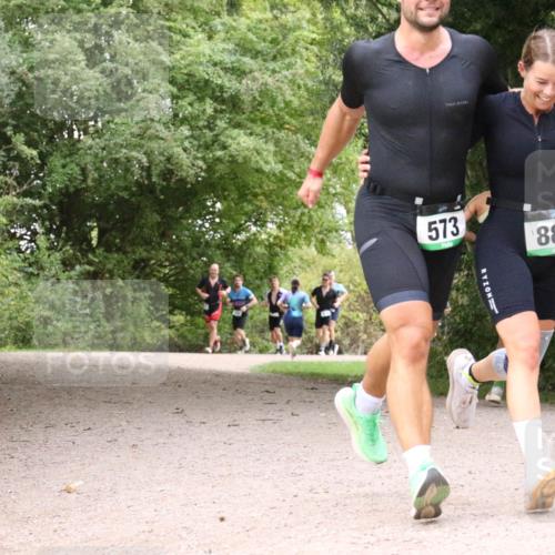 30.08.2026 - Elbe Triathlon Hamburg Antke Förster http://msf.ph/oto/10100697 30.08.2026 11:11:40 Laufen 573, 889 meine-sportfotos.de