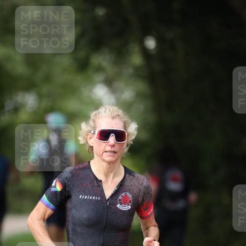 30.08.2026 - Elbe Triathlon Hamburg Antke Förster http://msf.ph/oto/10100698 30.08.2026 11:08:19 Laufen 977 meine-sportfotos.de
