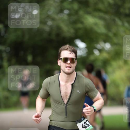 30.08.2026 - Elbe Triathlon Hamburg Antke Förster http://msf.ph/oto/10100708 30.08.2026 11:08:27 Laufen 437 meine-sportfotos.de