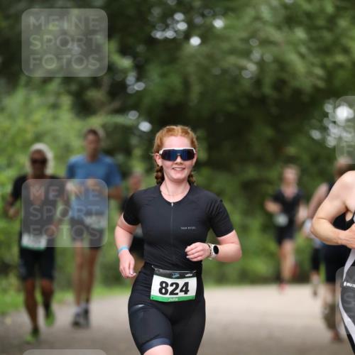 30.08.2026 - Elbe Triathlon Hamburg Antke Förster http://msf.ph/oto/10100716 30.08.2026 11:08:37 Laufen 824 meine-sportfotos.de