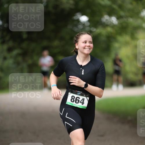 30.08.2026 - Elbe Triathlon Hamburg Antke Förster http://msf.ph/oto/10100790 30.08.2026 11:09:34 Laufen 864, 2 meine-sportfotos.de