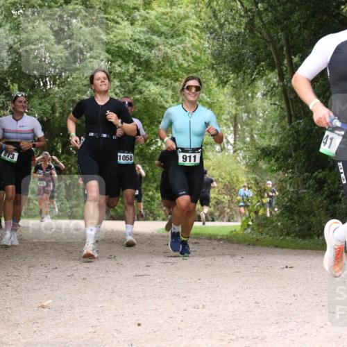 30.08.2026 - Elbe Triathlon Hamburg Antke Förster http://msf.ph/oto/10100801 30.08.2026 11:12:46 Laufen 873, 1058, 911, 41 meine-sportfotos.de