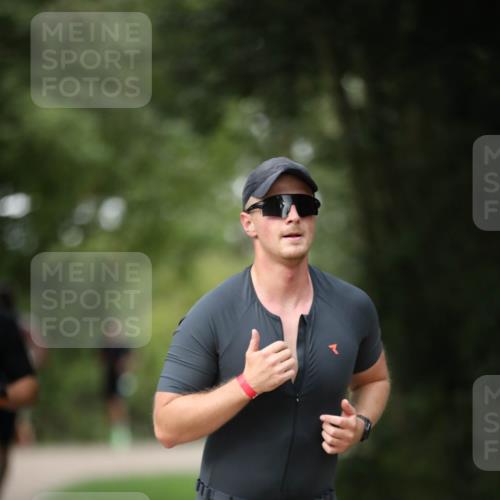 30.08.2026 - Elbe Triathlon Hamburg Antke Förster http://msf.ph/oto/10100810 30.08.2026 11:09:50 Laufen 558 meine-sportfotos.de