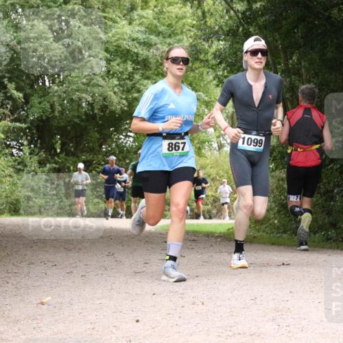 30.08.2026 - Elbe Triathlon Hamburg Antke Förster http://msf.ph/oto/10100837 30.08.2026 11:13:01 Laufen 867, 1099 meine-sportfotos.de