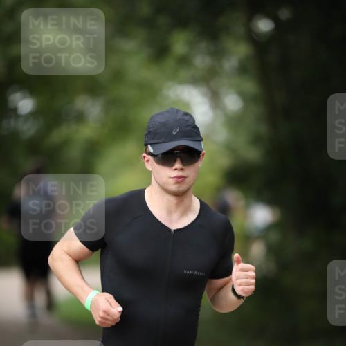 30.08.2026 - Elbe Triathlon Hamburg Antke Förster http://msf.ph/oto/10100868 30.08.2026 11:10:23 Laufen 410 meine-sportfotos.de