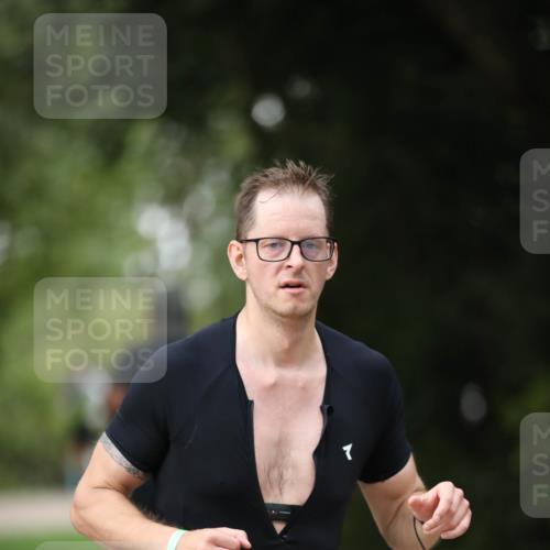 30.08.2026 - Elbe Triathlon Hamburg Antke Förster http://msf.ph/oto/10100878 30.08.2026 11:10:26 Laufen 490 meine-sportfotos.de