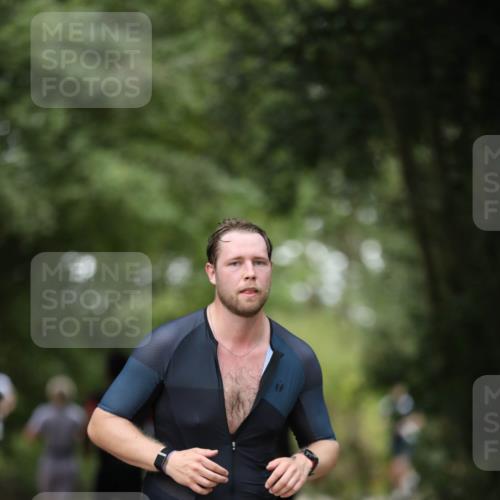 30.08.2026 - Elbe Triathlon Hamburg Antke Förster http://msf.ph/oto/10100896 30.08.2026 11:10:44 Laufen 560 meine-sportfotos.de