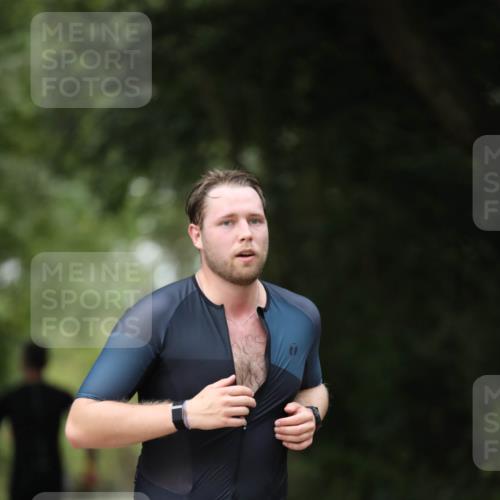 30.08.2026 - Elbe Triathlon Hamburg Antke Förster http://msf.ph/oto/10100898 30.08.2026 11:10:45 Laufen 560 meine-sportfotos.de