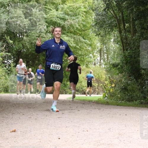 30.08.2026 - Elbe Triathlon Hamburg Antke Förster http://msf.ph/oto/10100903 30.08.2026 11:13:35 Laufen 1057, 1027 meine-sportfotos.de