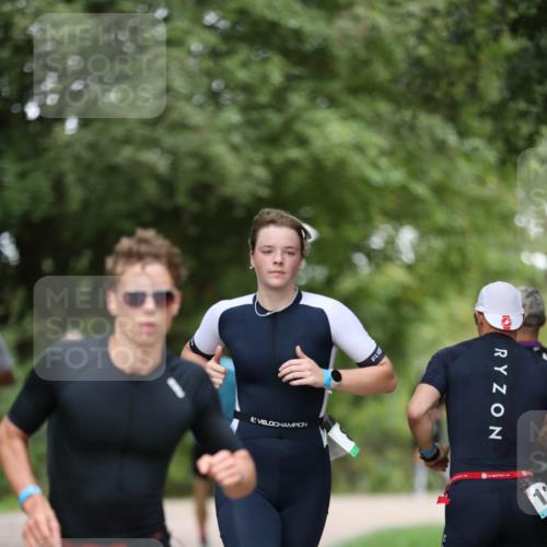30.08.2026 - Elbe Triathlon Hamburg Antke Förster http://msf.ph/oto/10100930 30.08.2026 11:11:00 Laufen  meine-sportfotos.de