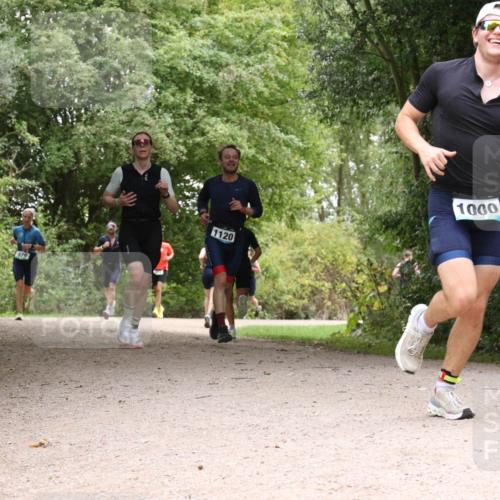 30.08.2026 - Elbe Triathlon Hamburg Antke Förster http://msf.ph/oto/10100959 30.08.2026 11:14:17 Laufen 979, 1120, 1000 meine-sportfotos.de