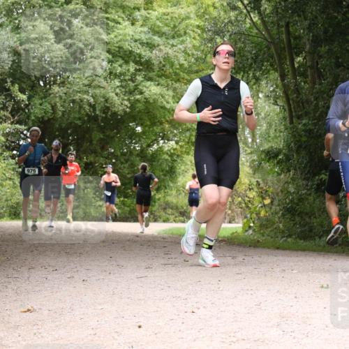 30.08.2026 - Elbe Triathlon Hamburg Antke Förster http://msf.ph/oto/10100965 30.08.2026 11:14:19 Laufen 979, 1120 meine-sportfotos.de